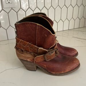 Women Corral Rosebud Western Ankle Boot 
size 8.5